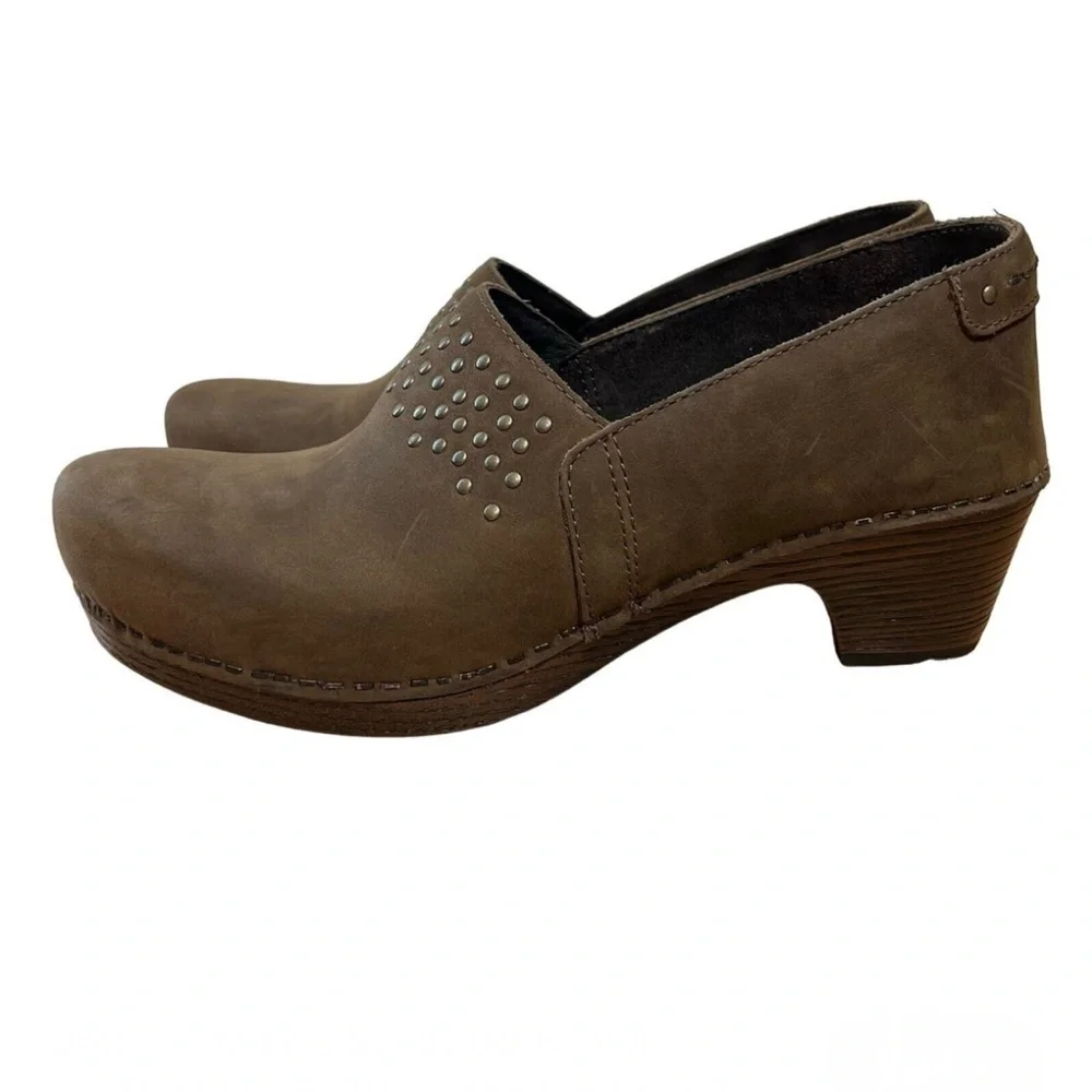 Dansko Women’s Mavis Milled Nubuck Studded Slip On Clog Size EU 37 - US 6.5/7.0 - Picture 2 of 14